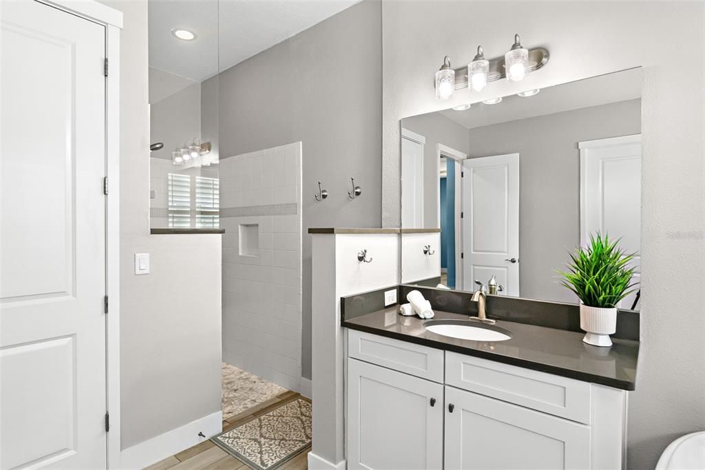 Activo con contrato: $1,050,000 (5 camas, 3 baños, 3938 Pies cuadrados)