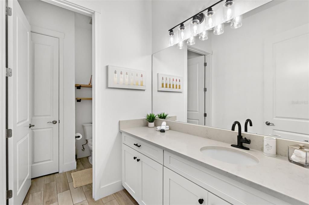 Activo con contrato: $1,050,000 (5 camas, 3 baños, 3938 Pies cuadrados)