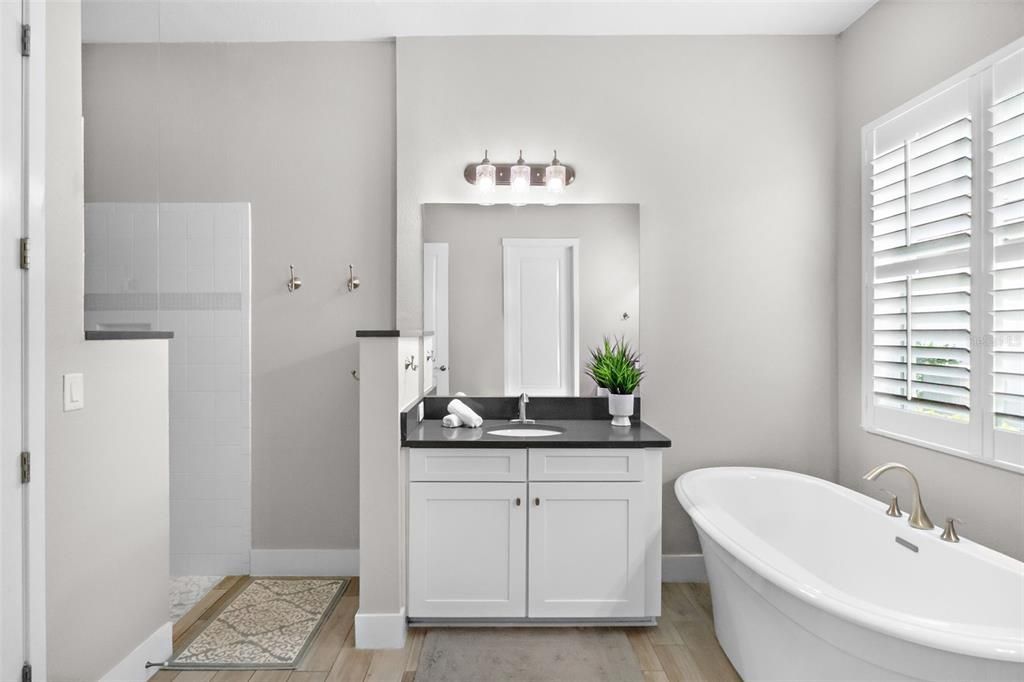 Activo con contrato: $1,050,000 (5 camas, 3 baños, 3938 Pies cuadrados)