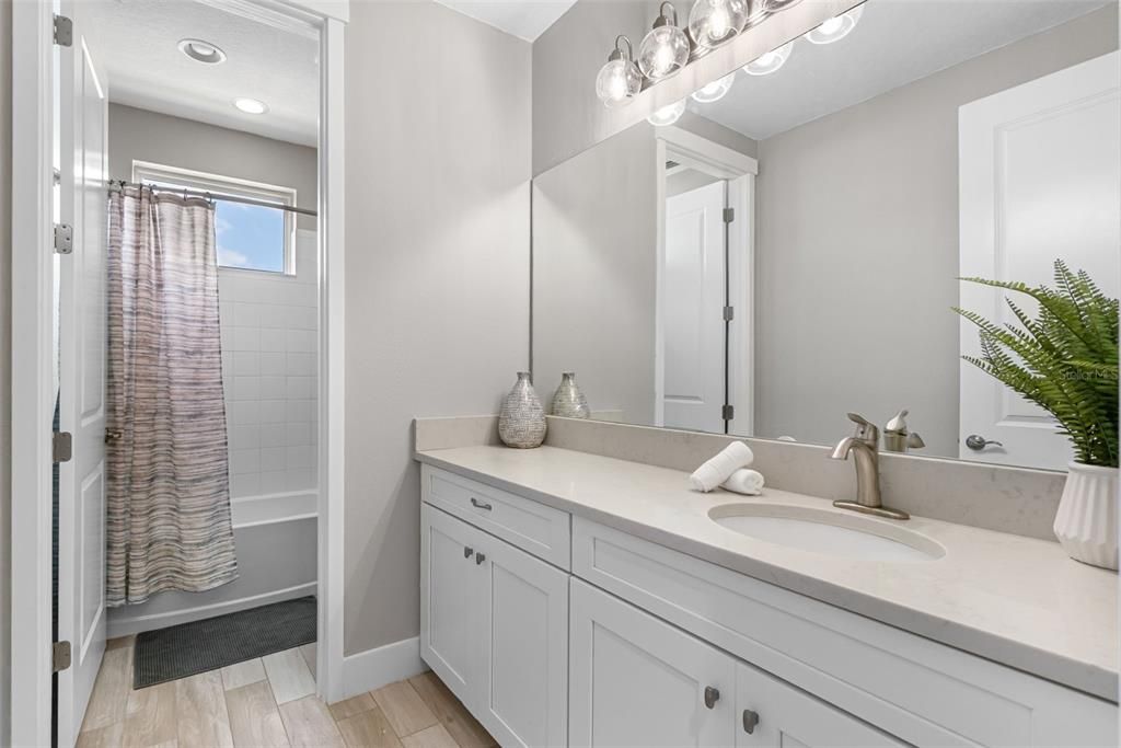 Activo con contrato: $1,050,000 (5 camas, 3 baños, 3938 Pies cuadrados)