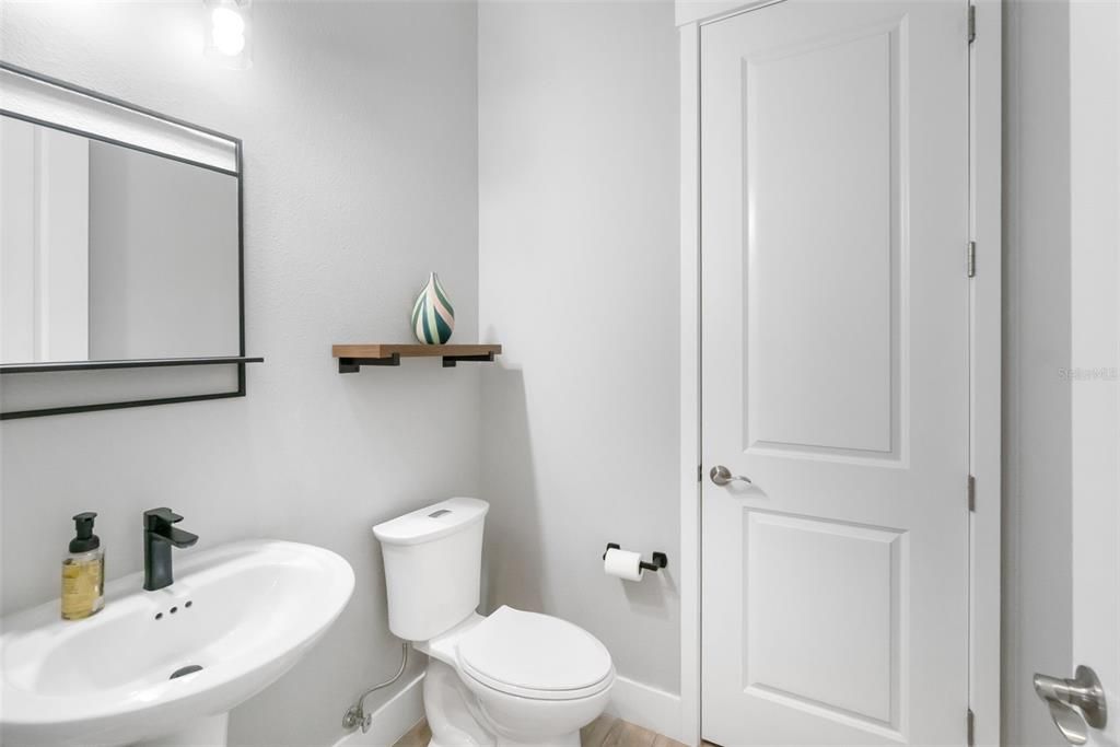 Activo con contrato: $1,050,000 (5 camas, 3 baños, 3938 Pies cuadrados)