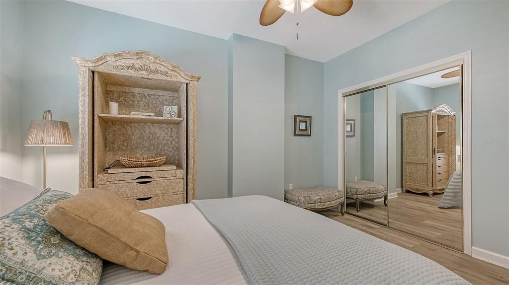 For Sale: $519,500 (2 beds, 2 baths, 1200 Square Feet)