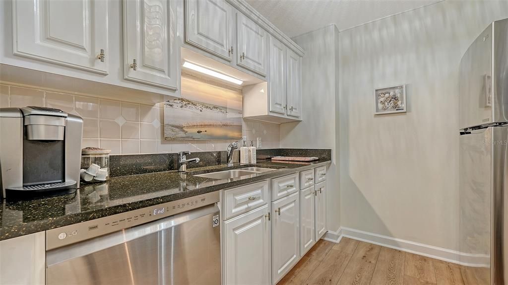 For Sale: $519,500 (2 beds, 2 baths, 1200 Square Feet)