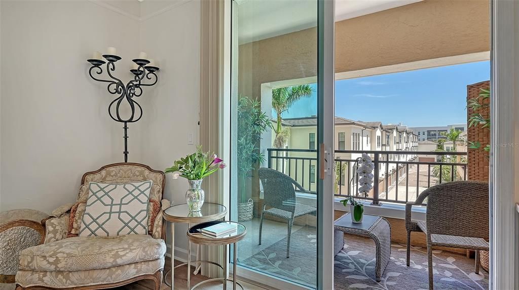 For Sale: $519,500 (2 beds, 2 baths, 1200 Square Feet)