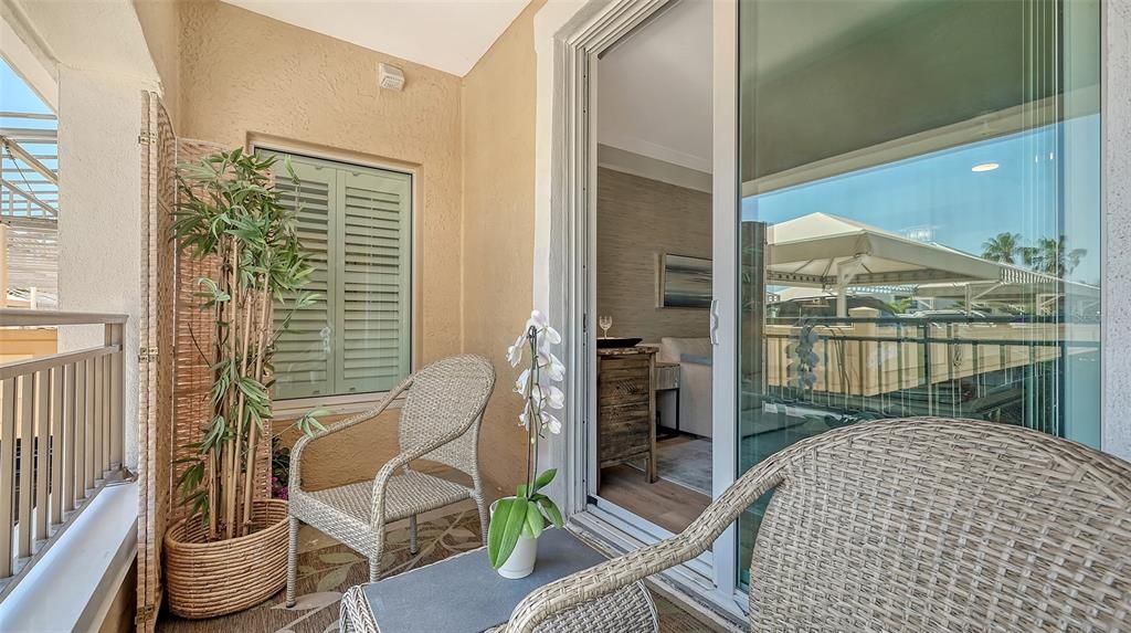 For Sale: $519,500 (2 beds, 2 baths, 1200 Square Feet)