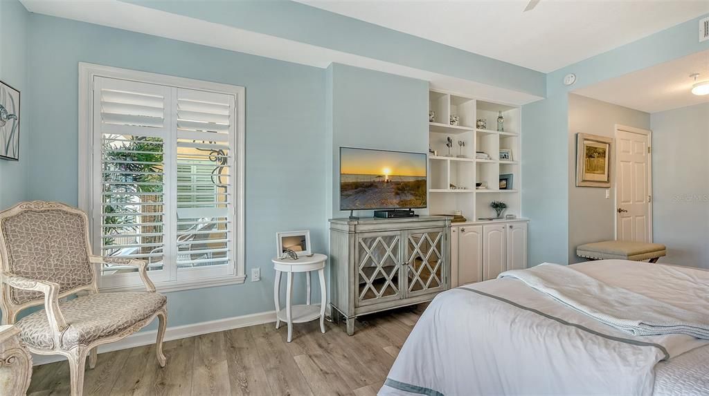 For Sale: $519,500 (2 beds, 2 baths, 1200 Square Feet)