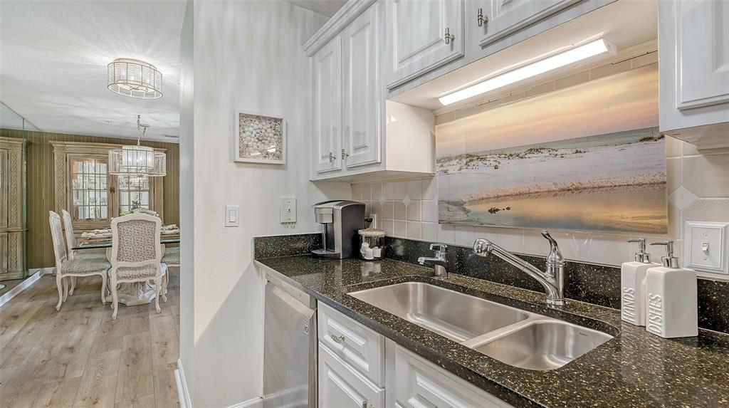 For Sale: $519,500 (2 beds, 2 baths, 1200 Square Feet)