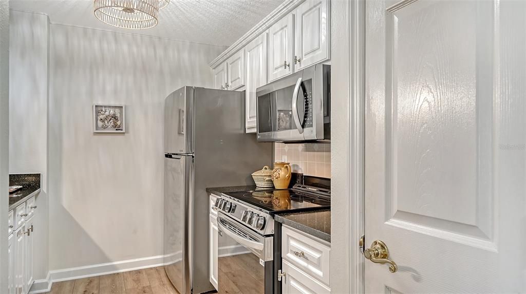 For Sale: $519,500 (2 beds, 2 baths, 1200 Square Feet)