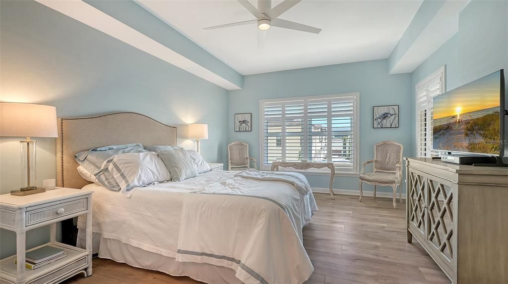 For Sale: $519,500 (2 beds, 2 baths, 1200 Square Feet)