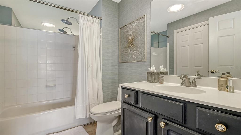 For Sale: $519,500 (2 beds, 2 baths, 1200 Square Feet)