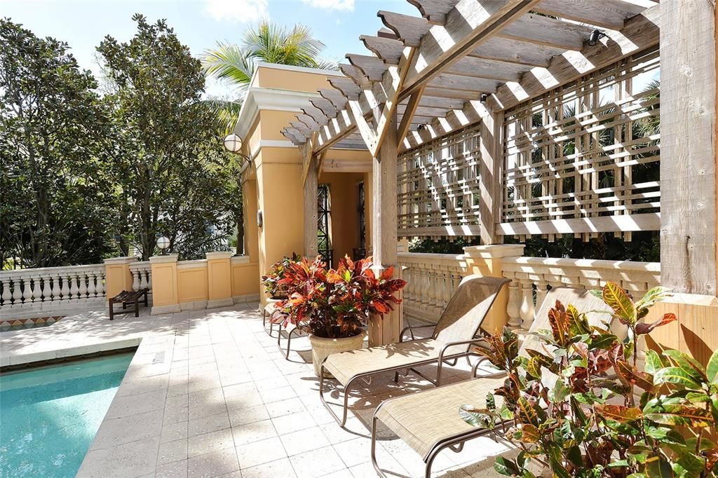 For Sale: $519,500 (2 beds, 2 baths, 1200 Square Feet)