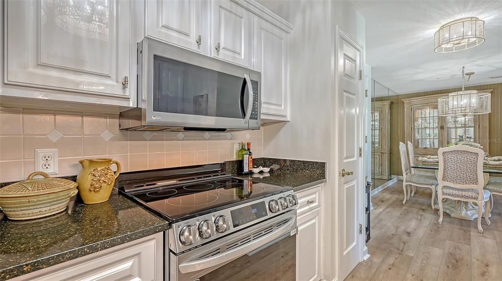 For Sale: $519,500 (2 beds, 2 baths, 1200 Square Feet)