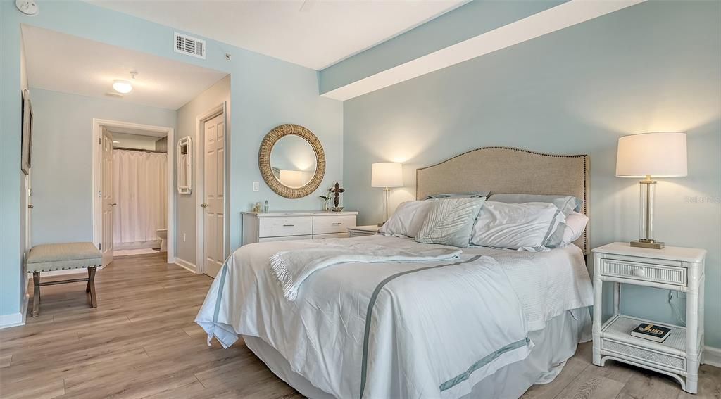 For Sale: $519,500 (2 beds, 2 baths, 1200 Square Feet)