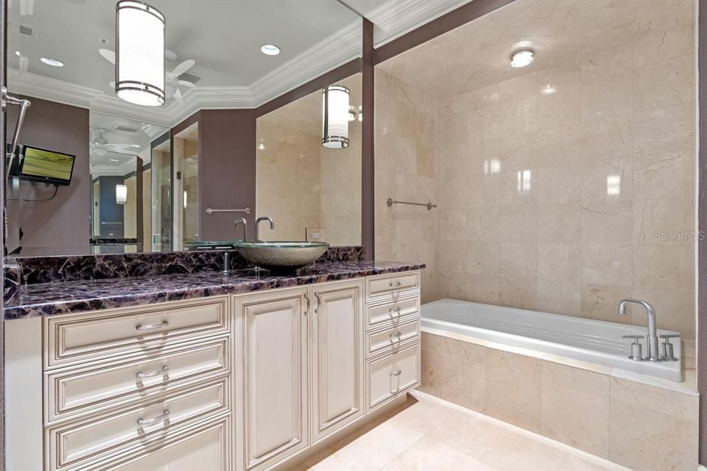 En Venta: $3,600,000 (3 camas, 3 baños, 4244 Pies cuadrados)