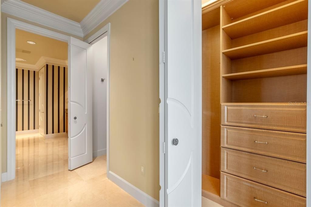 En Venta: $3,600,000 (3 camas, 3 baños, 4244 Pies cuadrados)