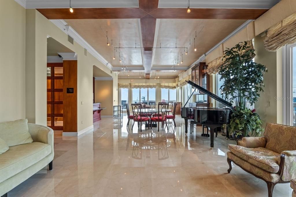 En Venta: $3,600,000 (3 camas, 3 baños, 4244 Pies cuadrados)