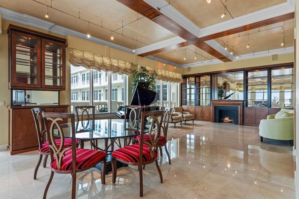 En Venta: $3,600,000 (3 camas, 3 baños, 4244 Pies cuadrados)