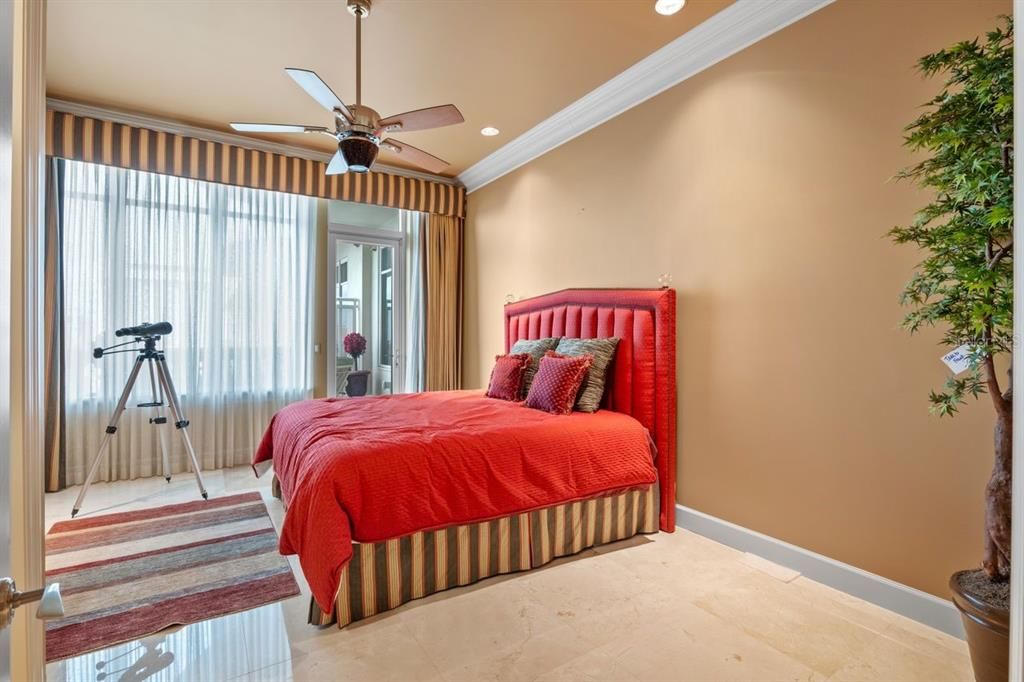 En Venta: $3,600,000 (3 camas, 3 baños, 4244 Pies cuadrados)