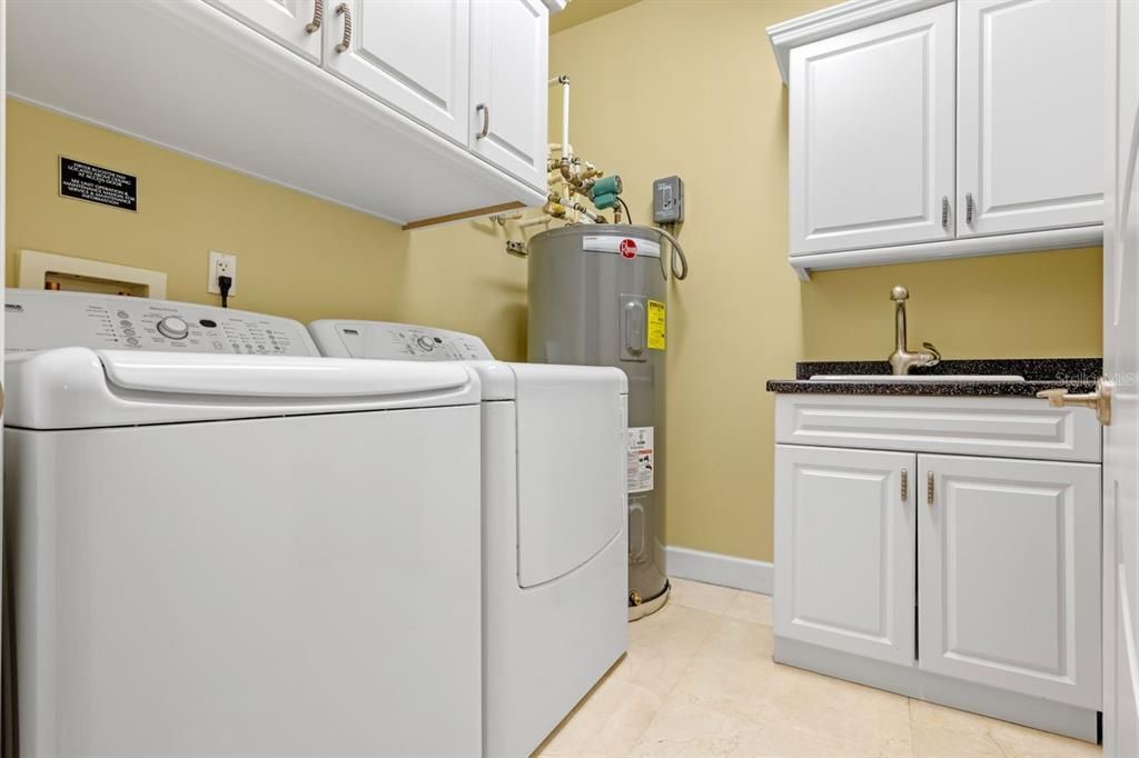 En Venta: $3,600,000 (3 camas, 3 baños, 4244 Pies cuadrados)