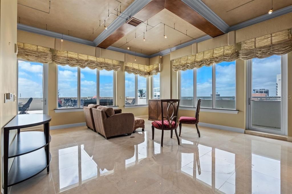 En Venta: $3,600,000 (3 camas, 3 baños, 4244 Pies cuadrados)