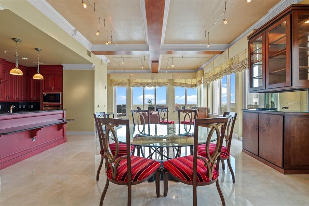 En Venta: $3,600,000 (3 camas, 3 baños, 4244 Pies cuadrados)