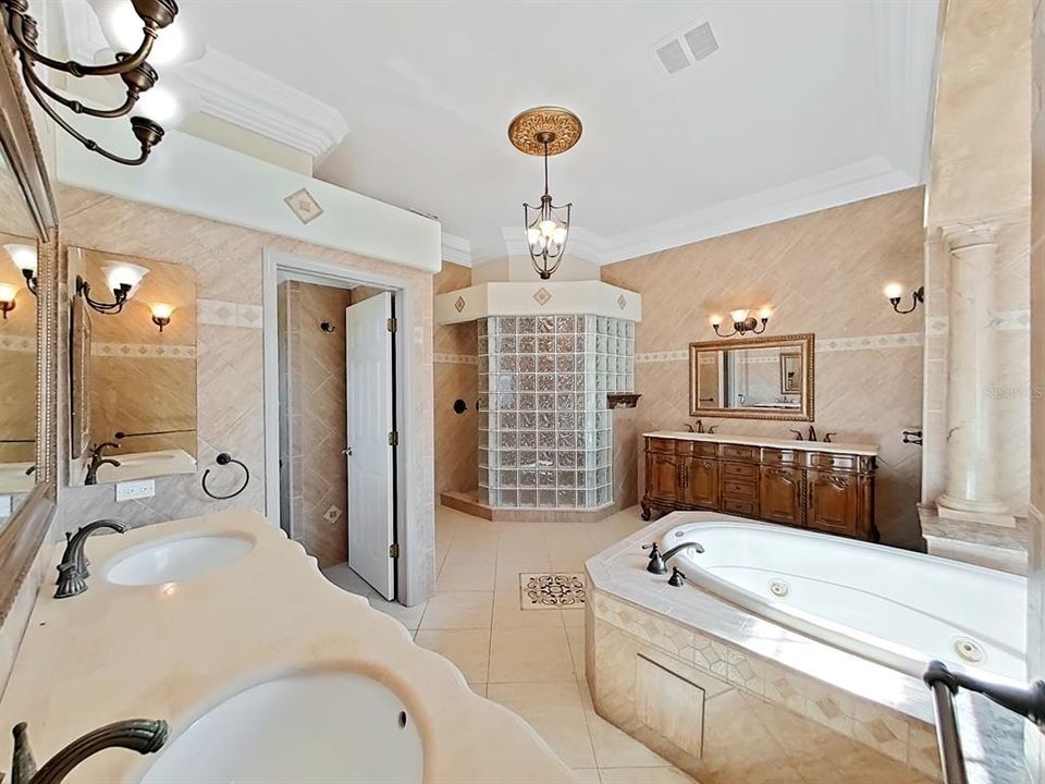 En Venta: $870,000 (3 camas, 3 baños, 5502 Pies cuadrados)