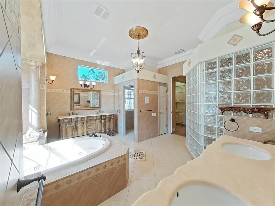 En Venta: $870,000 (3 camas, 3 baños, 5502 Pies cuadrados)