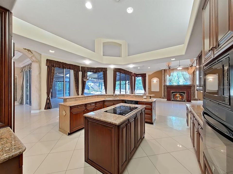 En Venta: $870,000 (3 camas, 3 baños, 5502 Pies cuadrados)