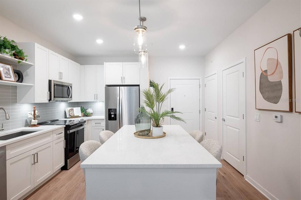 For Rent: $1,523 (1 beds, 1 baths, 704 Square Feet)