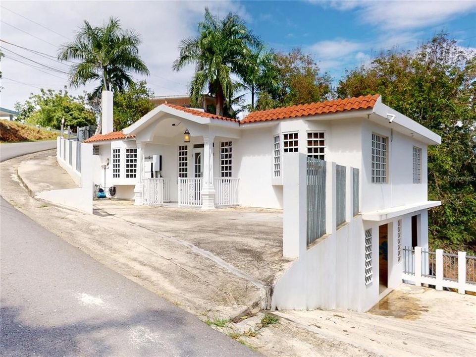 Недавно продано: $428,000 (3 спален, 2 ванн, 1295 Квадратных фут)