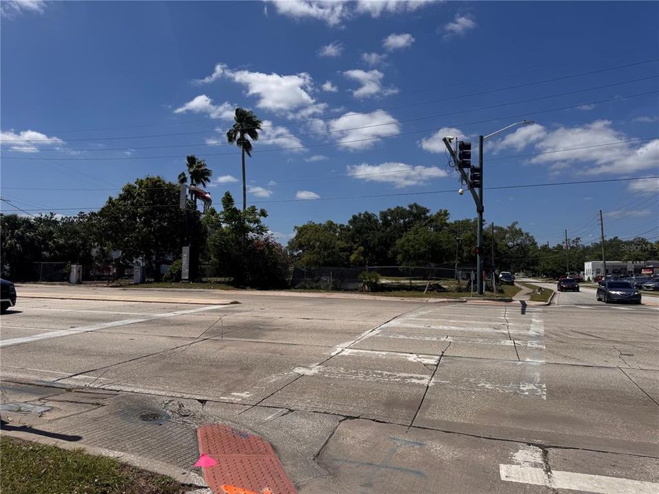 En Venta: $1,100,000 (0.93 acres)