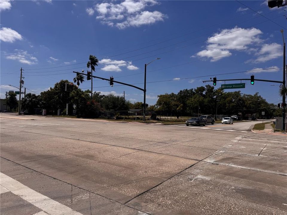 En Venta: $1,100,000 (0.93 acres)