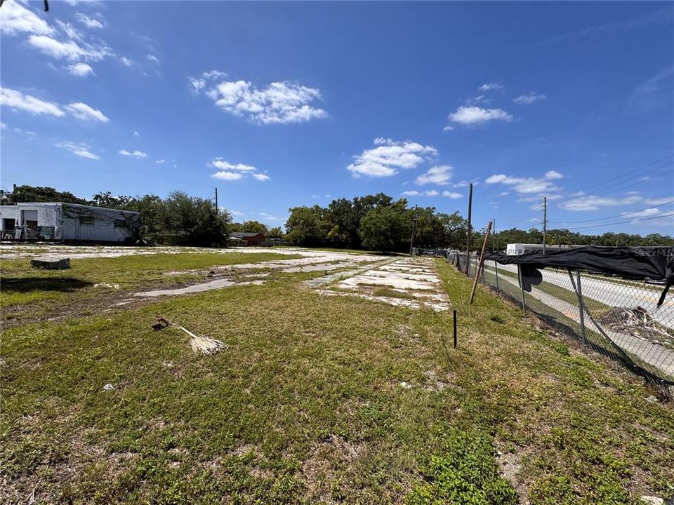 En Venta: $1,100,000 (0.93 acres)