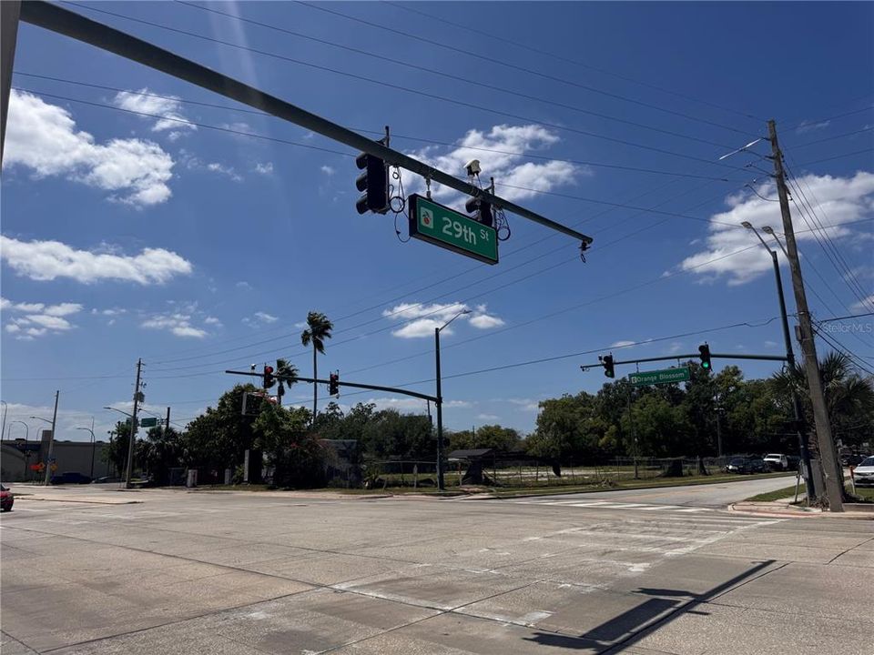 En Venta: $1,100,000 (0.93 acres)