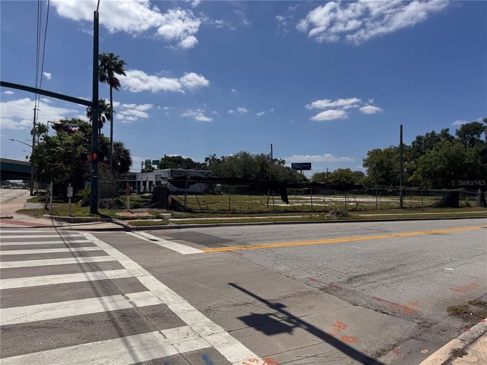 En Venta: $1,100,000 (0.93 acres)