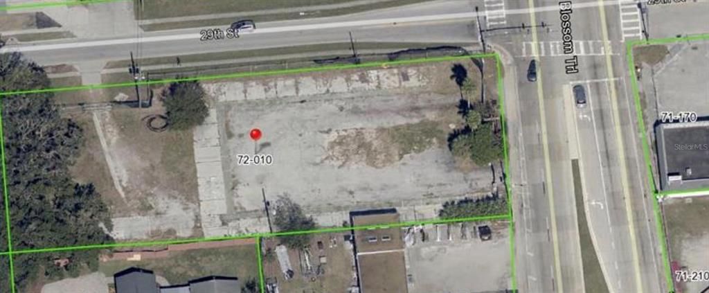 En Venta: $1,100,000 (0.93 acres)