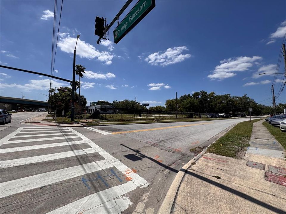 En Venta: $1,100,000 (0.93 acres)