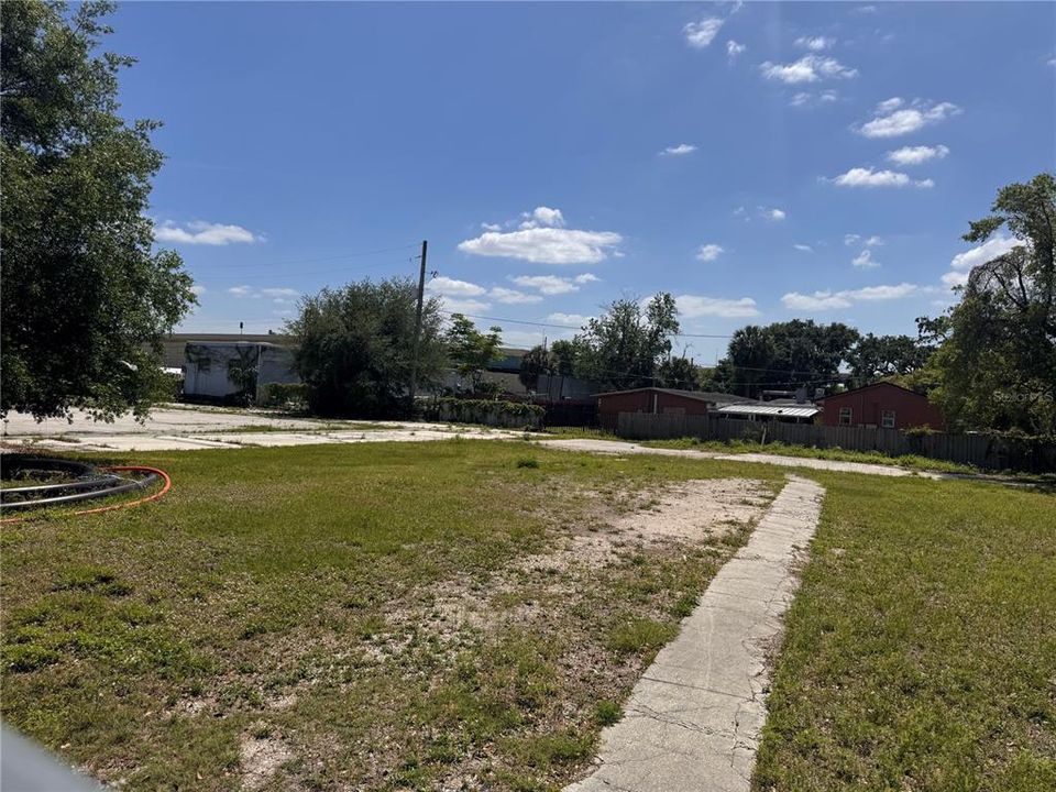 En Venta: $1,100,000 (0.93 acres)