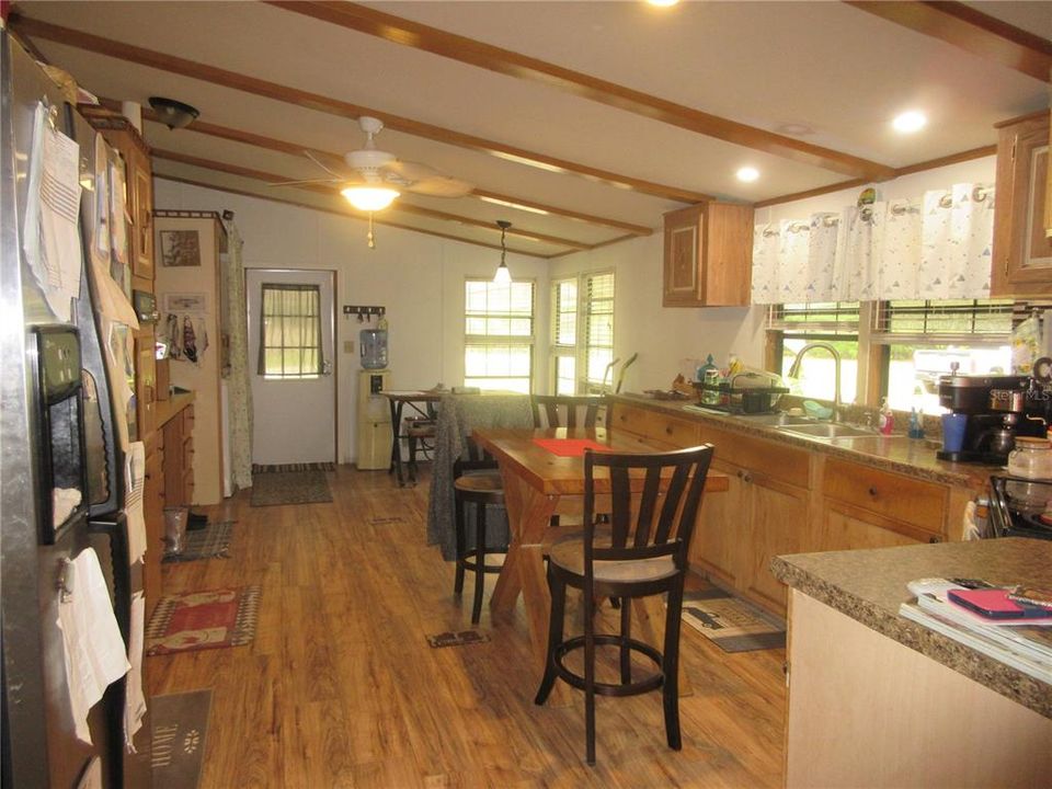 For Sale: $199,000 (3 beds, 2 baths, 1512 Square Feet)