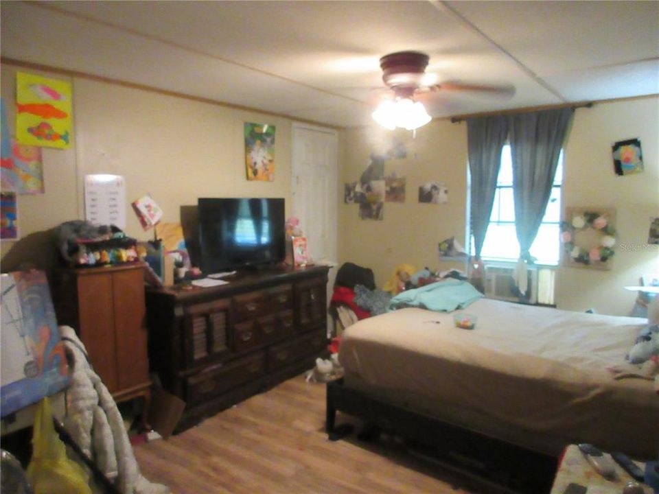 For Sale: $199,000 (3 beds, 2 baths, 1512 Square Feet)