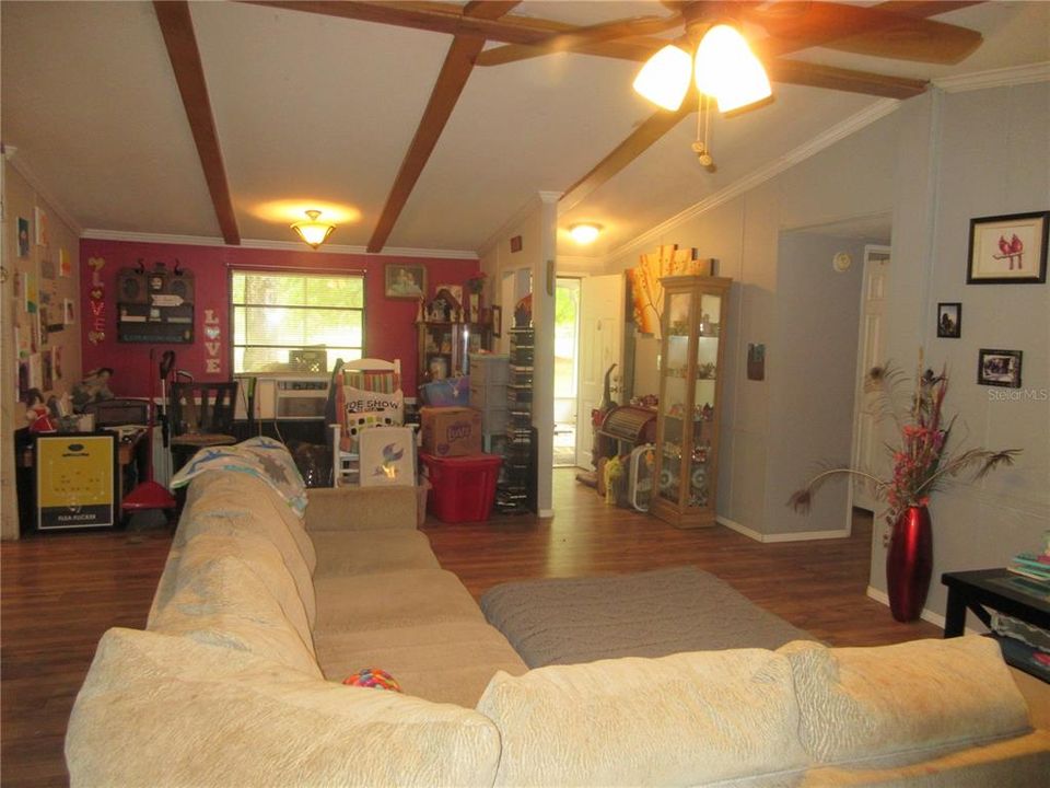 For Sale: $199,000 (3 beds, 2 baths, 1512 Square Feet)