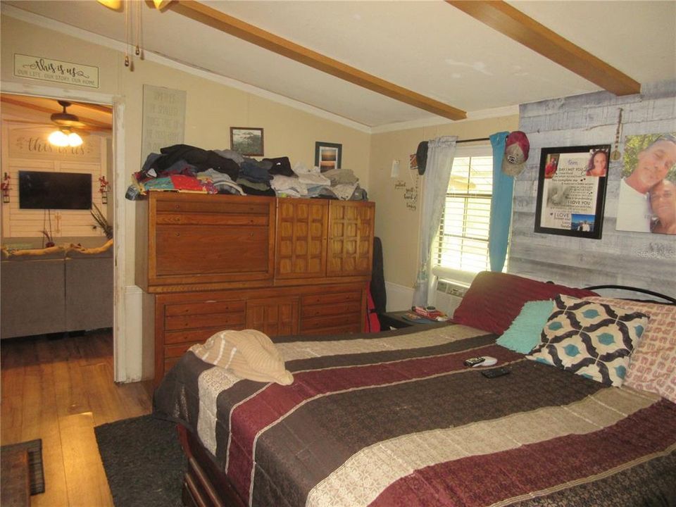 For Sale: $199,000 (3 beds, 2 baths, 1512 Square Feet)