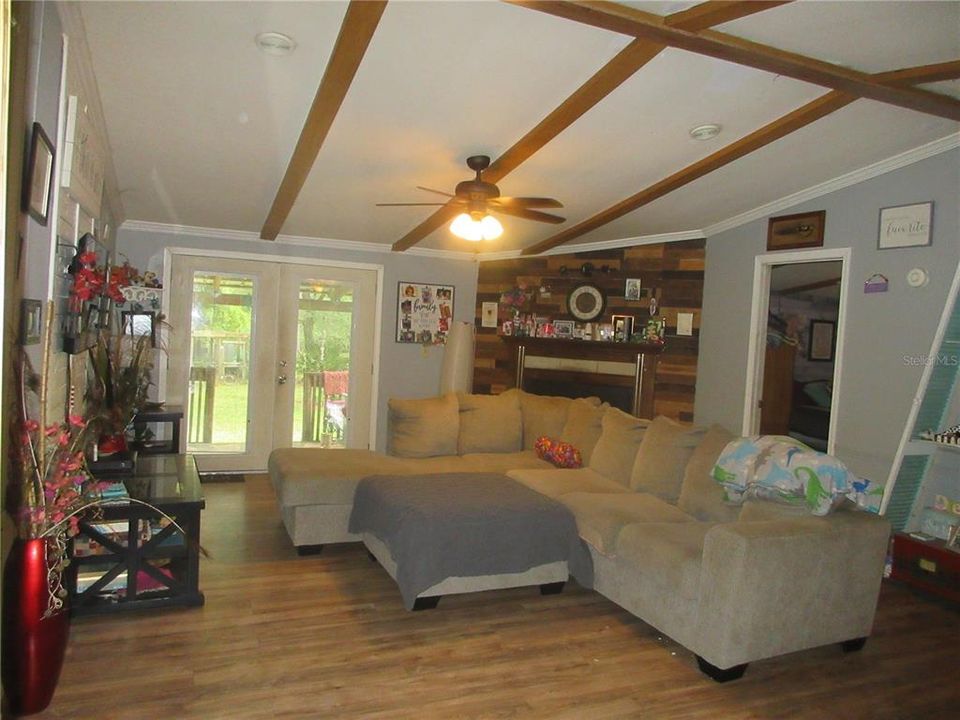 For Sale: $199,000 (3 beds, 2 baths, 1512 Square Feet)