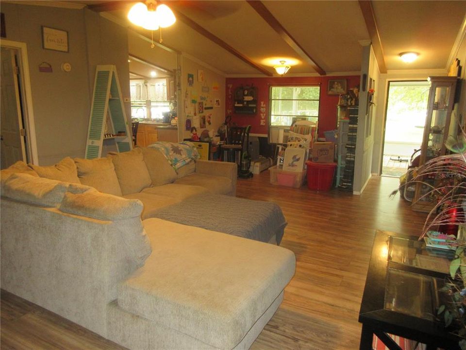 For Sale: $199,000 (3 beds, 2 baths, 1512 Square Feet)