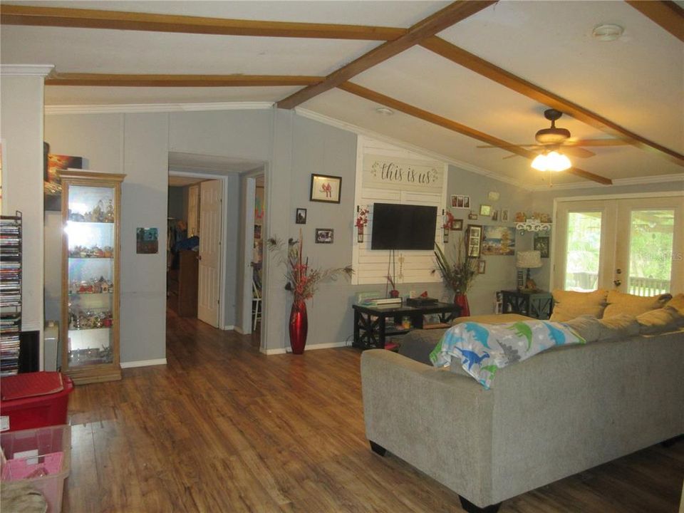 For Sale: $199,000 (3 beds, 2 baths, 1512 Square Feet)