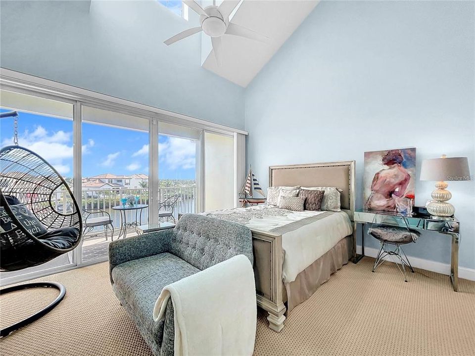 На продажу: $400,000 (2 спален, 2 ванн, 1258 Квадратных фут)