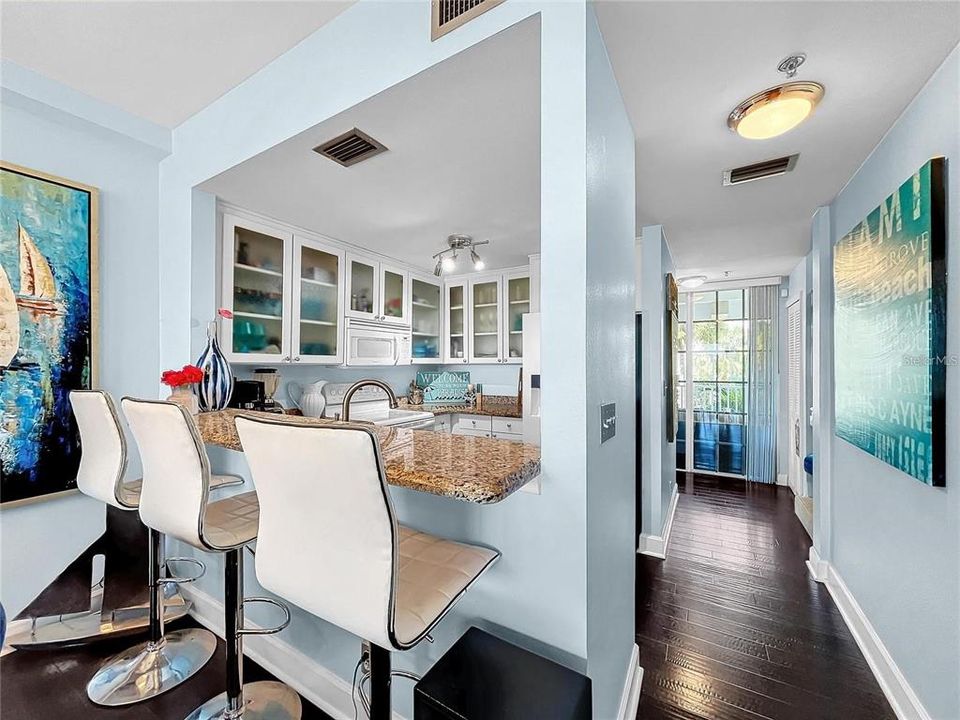 На продажу: $400,000 (2 спален, 2 ванн, 1258 Квадратных фут)