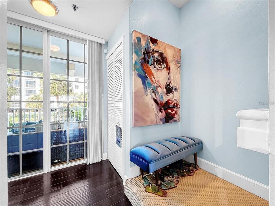 На продажу: $400,000 (2 спален, 2 ванн, 1258 Квадратных фут)