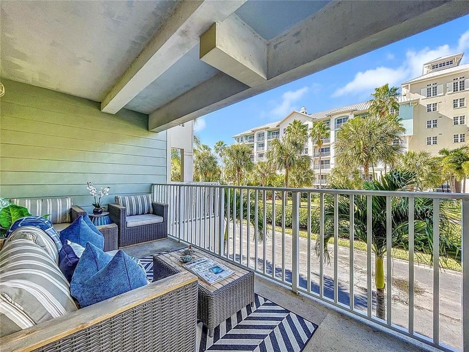 На продажу: $400,000 (2 спален, 2 ванн, 1258 Квадратных фут)