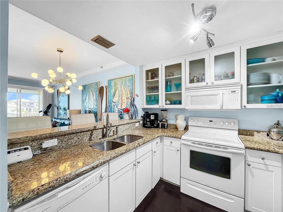 На продажу: $400,000 (2 спален, 2 ванн, 1258 Квадратных фут)